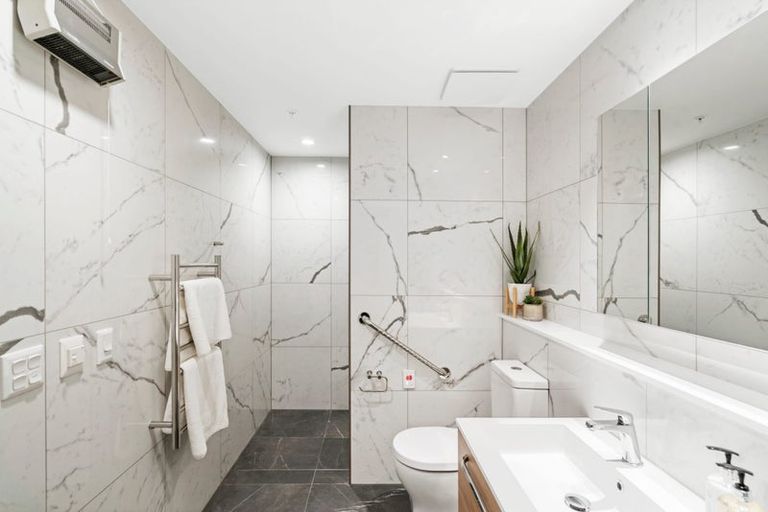 Photo of property in 1 Ngataringa Road, Devonport, Auckland, 0624