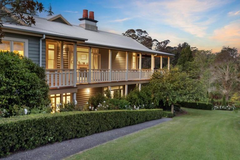 Photo of property in 3 Daphne Harden Lane, Paremoremo, Auckland, 0632