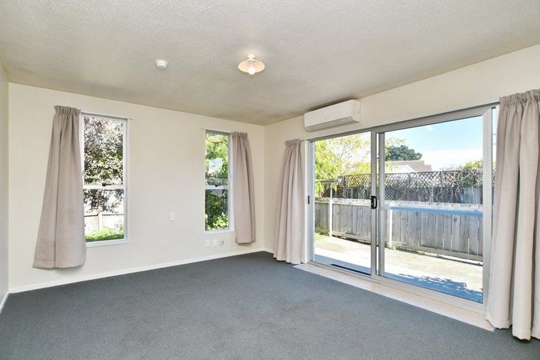 Photo of property in 2/5 Tamarisk Place, Parklands, Christchurch, 8083