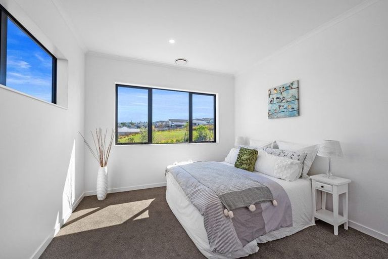 Photo of property in 52 Whakairo Crescent, Gulf Harbour, Whangaparaoa, 0930