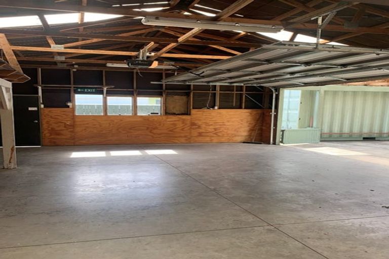 Photo of property in 292 Wellington Road, Wainuiomata, Lower Hutt, 5014