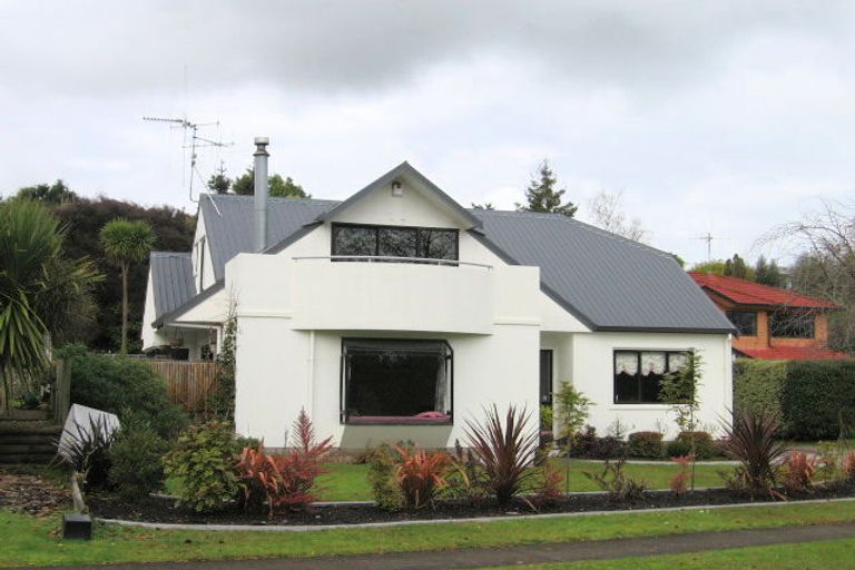 Photo of property in 15 Aloma Way, Glenview, Hamilton, 3206