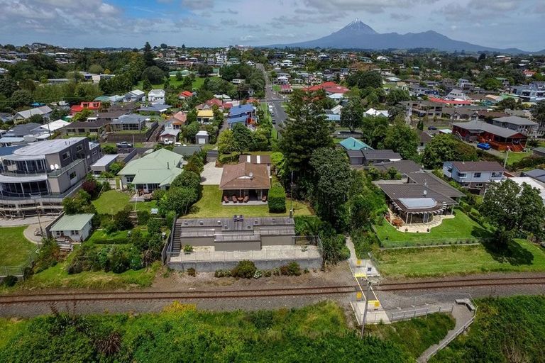 Photo of property in 26 Roy Terrace, Moturoa, New Plymouth, 4310