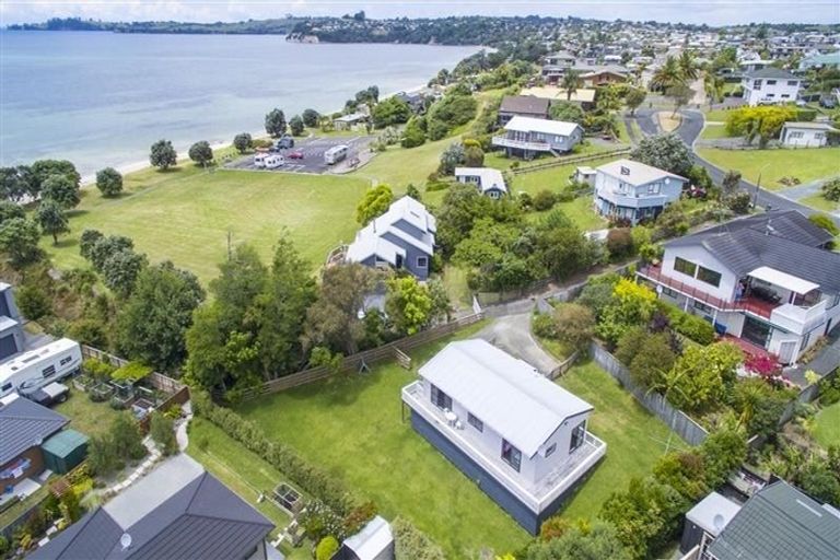Photo of property in 18 Kahurangi Place, Snells Beach, 0920