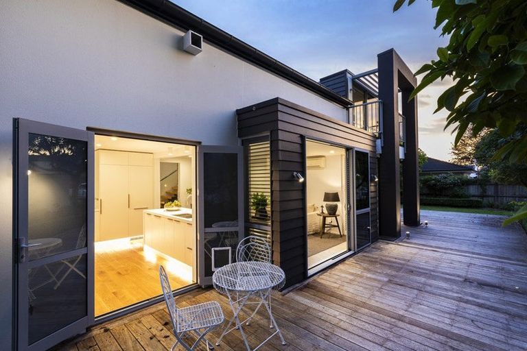 Photo of property in 17 Helmores Lane, Merivale, Christchurch, 8014