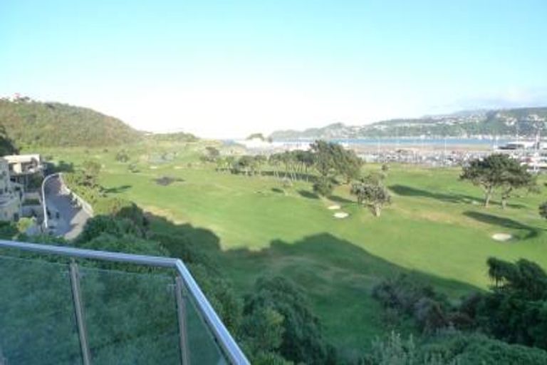 Photo of property in 15 Bunker Way, Strathmore Park, Wellington, 6022