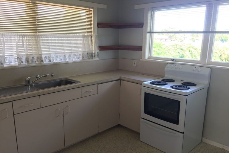 Photo of property in 12 Cross Street, Papakura, 2110