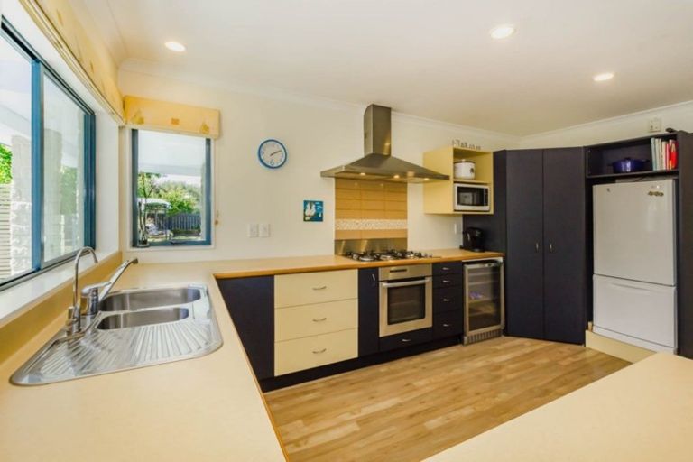 Photo of property in 6 Avion Terrace, Raumati Beach, Paraparaumu, 5032