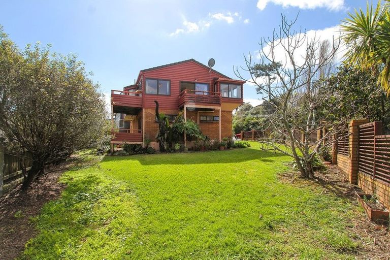 Photo of property in 1/84 Beach Road, Castor Bay, Auckland, 0620