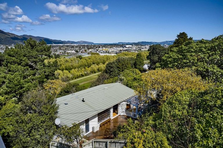 Photo of property in 10 Wairere Road, Belmont, Lower Hutt, 5010