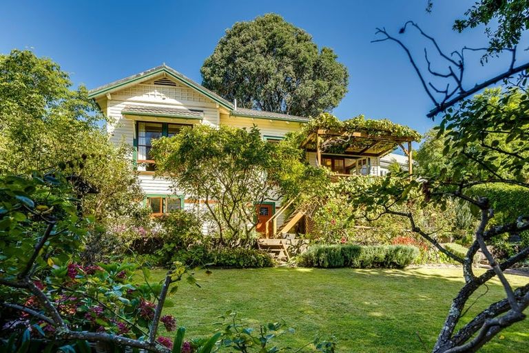 Photo of property in 19 Cameron Road, Bluff Hill, Napier, 4110