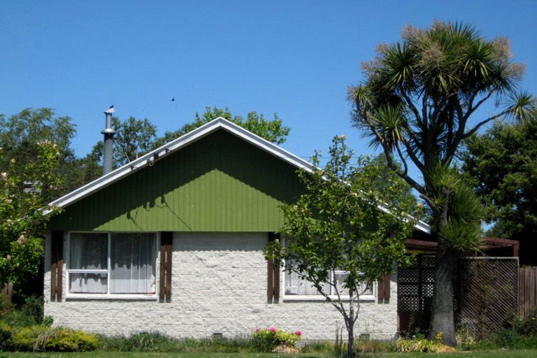 Photo of property in 68 Farquhars Road, Redwood, Christchurch, 8051