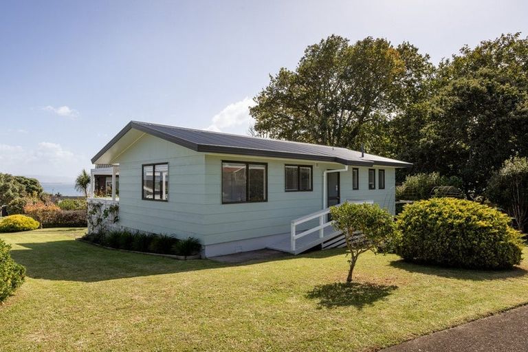 Photo of property in 2 Walnut Grove, Omokoroa, 3114