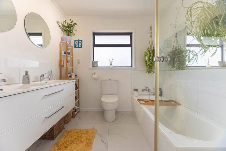 Photo of property in 127 Tilley Road, Paekakariki, 5034