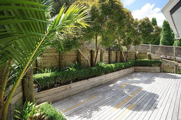 Photo of property in 17 Homewood Place, Chatswood, Auckland, 0626