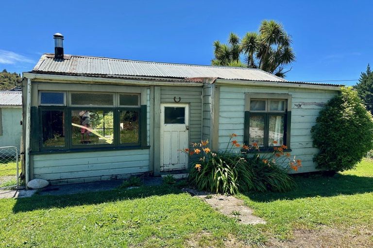 Photo of property in 12 Con Street, Seddonville, Westport, 7891