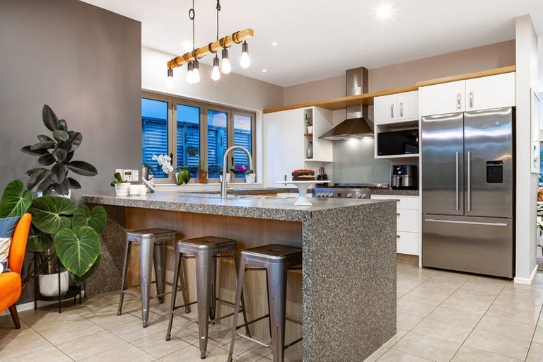 Photo of property in 61 Quadrant Heights, Paraparaumu, 5032