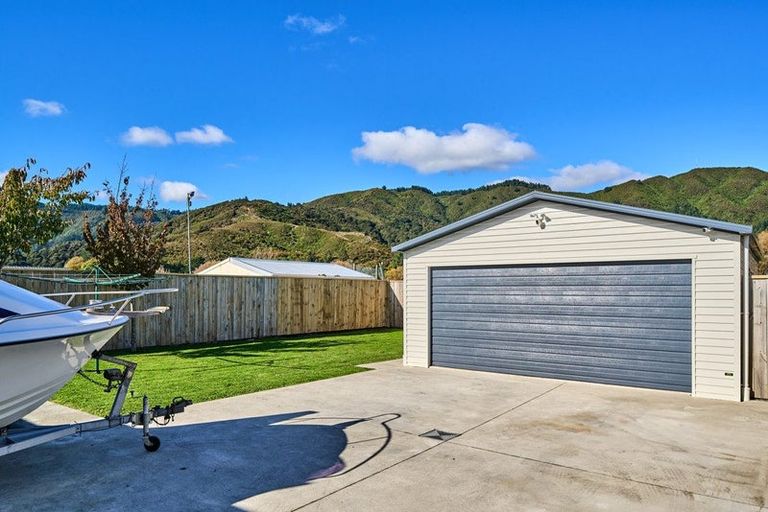 Photo of property in 33 Gibson Crescent, Naenae, Lower Hutt, 5011