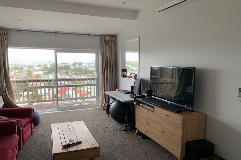 Photo of property in 25 Sugarloaf Road, Brooklyn, Wellington, 6021