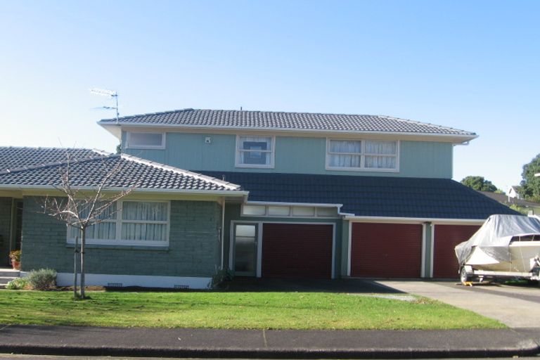 Photo of property in 2 Ross Place, Opaheke, Papakura, 2113