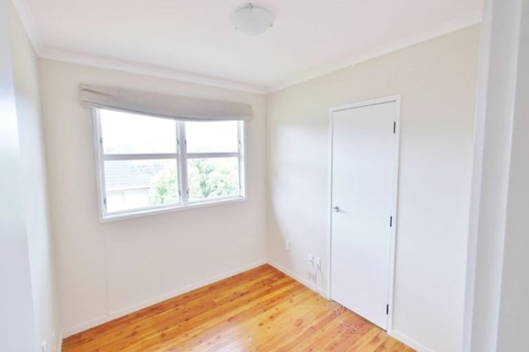 Photo of property in 4 Juniper Road, Sunnynook, Auckland, 0620