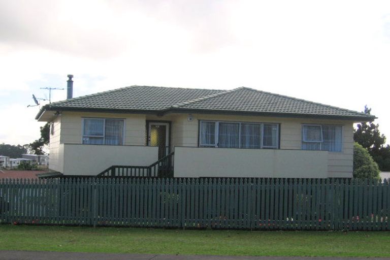 Photo of property in 5 Brunner Road, Glen Eden, Auckland, 0602