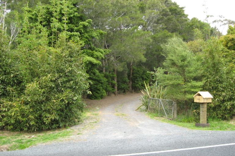 Photo of property in 323 Muriwai Road, Waimauku, 0881