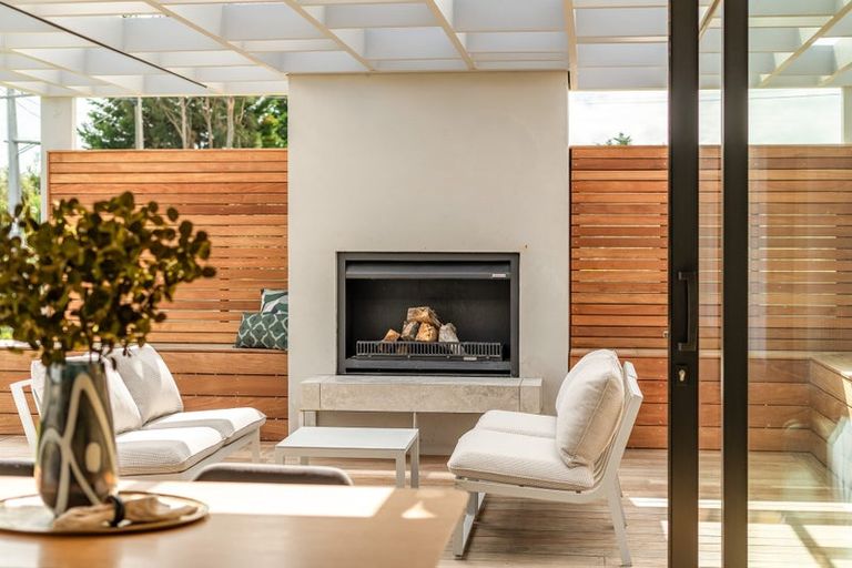 Photo of property in 43 Paekakariki Hill Road, Pauatahanui, Porirua, 5381