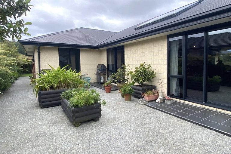Photo of property in 23 Ridgeway Drive, Greymouth, 7805