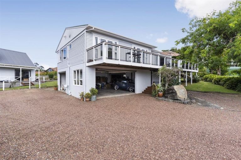 Photo of property in 76 Marine Parade, Mellons Bay, Auckland, 2014