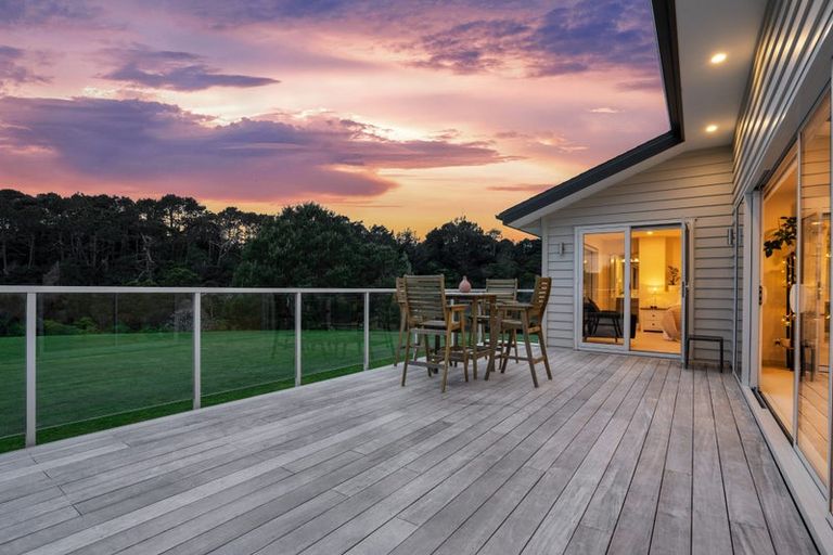 Photo of property in 15 Nola Road, Oratia, Auckland, 0604