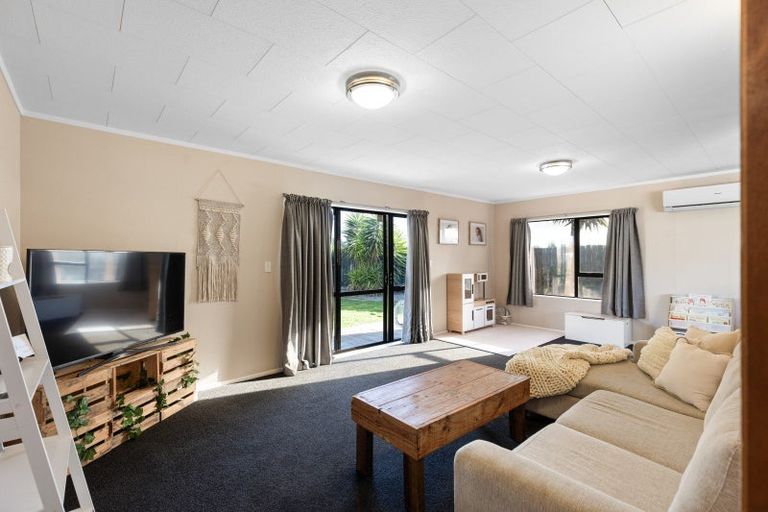 Photo of property in 17 Mercury Street, Milson, Palmerston North, 4414