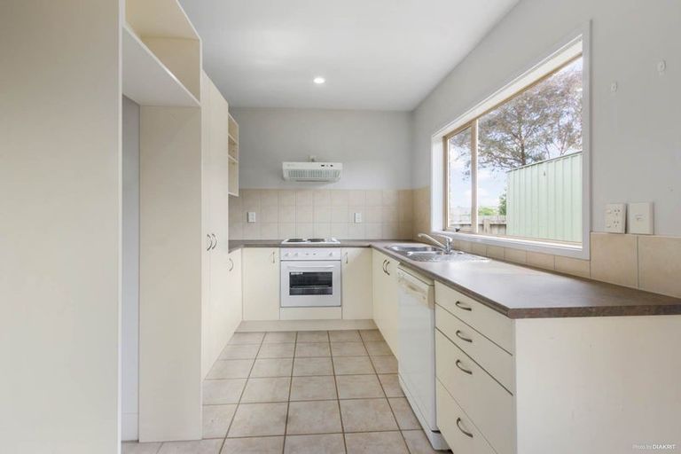Photo of property in 7b Woodbank Drive, Glen Eden, Auckland, 0602