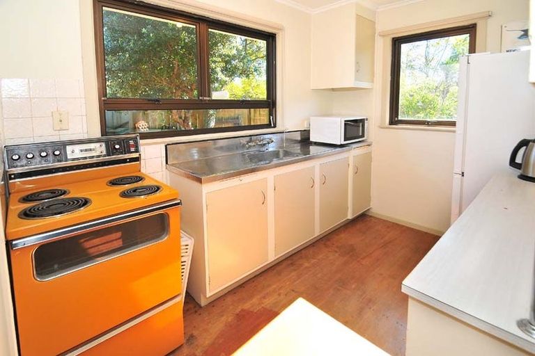 Photo of property in 65 Totaravale Drive, Totara Vale, Auckland, 0629