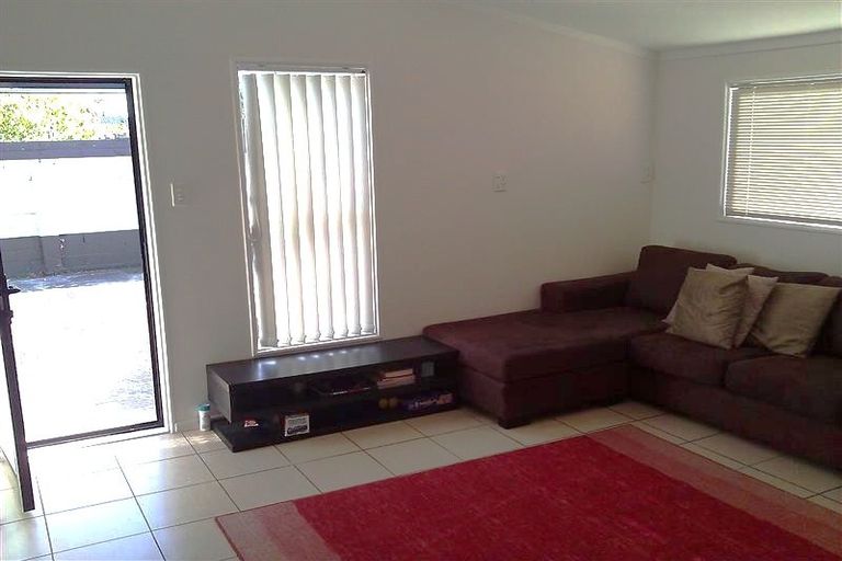 Photo of property in 19 Gossamer Drive, Pakuranga Heights, Auckland, 2010