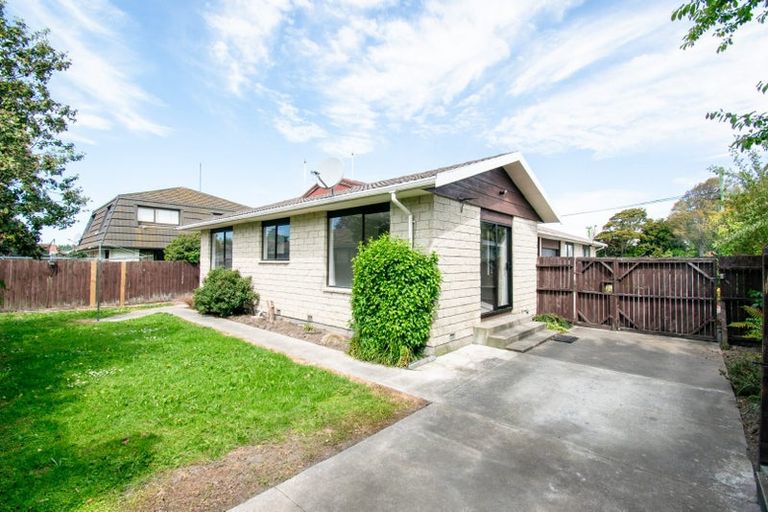 Photo of property in 2/115 Prestons Road, Redwood, Christchurch, 8051