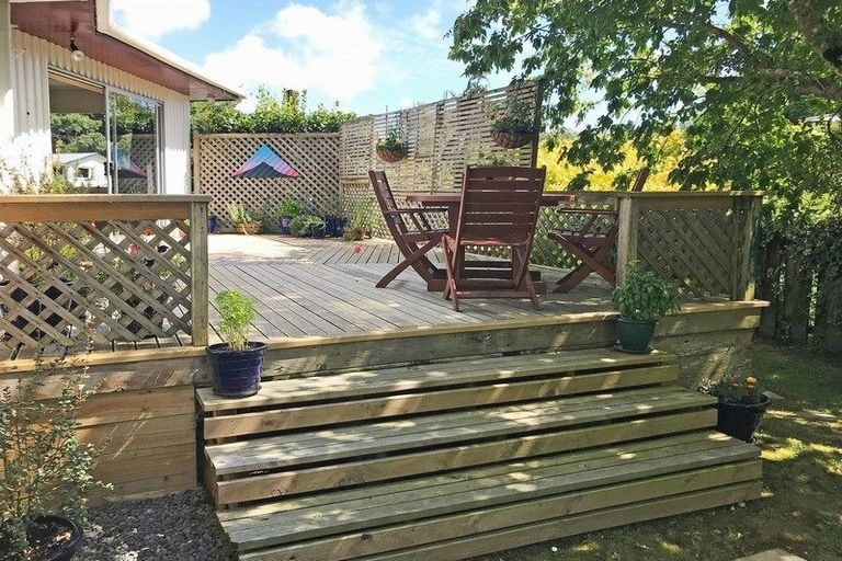 Photo of property in 27 Beaumont Crescent, Frankleigh Park, New Plymouth, 4310