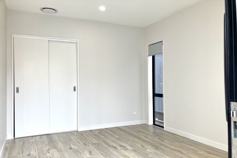 Photo of property in 32 Pilot Drive, Hobsonville, Auckland, 0616