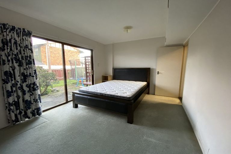 Photo of property in 2/22 Tui Glen Road, Birkenhead, Auckland, 0626