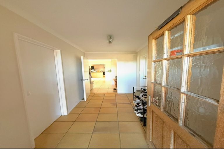 Photo of property in 24 Newbegin Place, Weymouth, Auckland, 2103