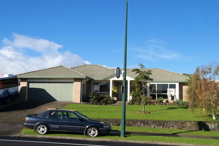 Photo of property in 139 Golfland Drive, Golflands, Auckland, 2013