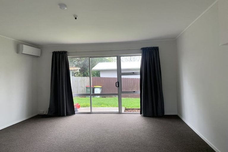 Photo of property in 3/11 Alston Avenue, Kelston, Auckland, 0602