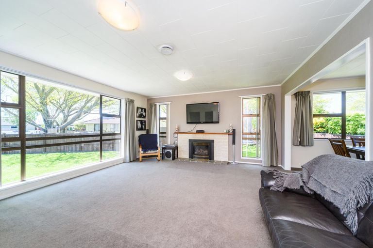 Photo of property in 2 Cecil Place, Cloverlea, Palmerston North, 4412