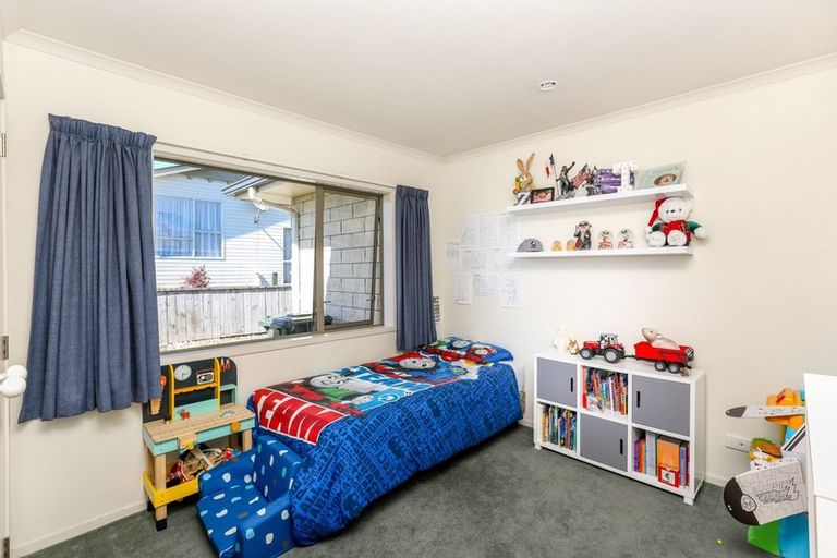 Photo of property in 5 Rimu Street, Inglewood, 4330