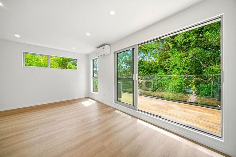 Photo of property in 26e Trojan Crescent, New Lynn, Auckland, 0600