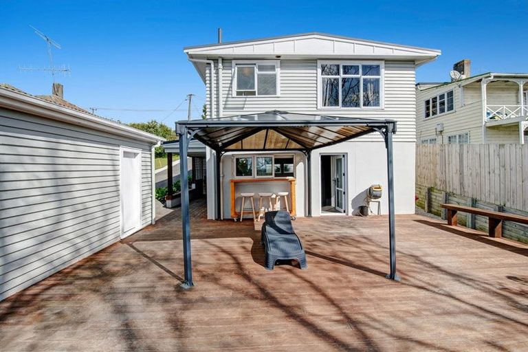 Photo of property in 6 Nelson Street, Helensville, 0800