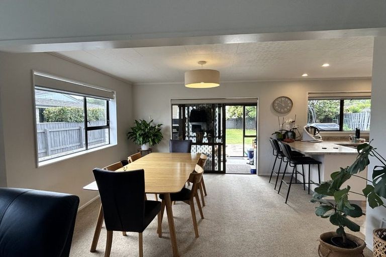 Photo of property in 5 Oriwa Street, Waikanae, 5036