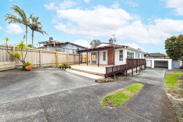 Photo of property in 114 Edmonton Road, Henderson, Auckland, 0612