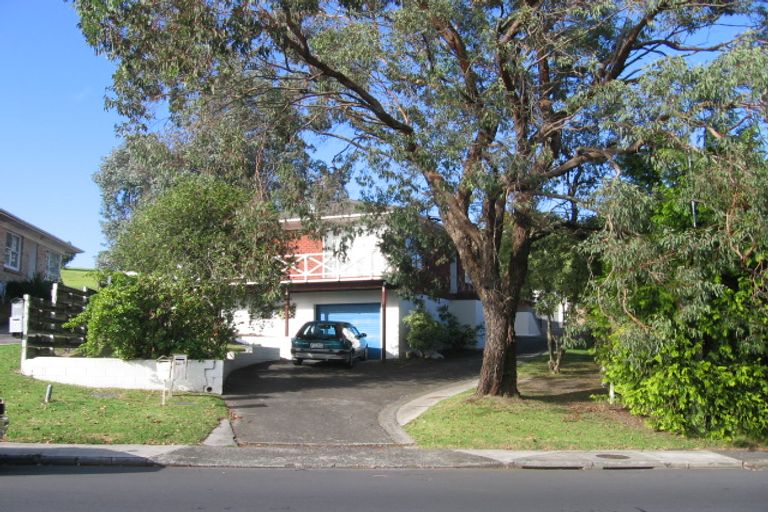 Photo of property in 1/110 Hillside Road, Glenfield, Auckland, 0627