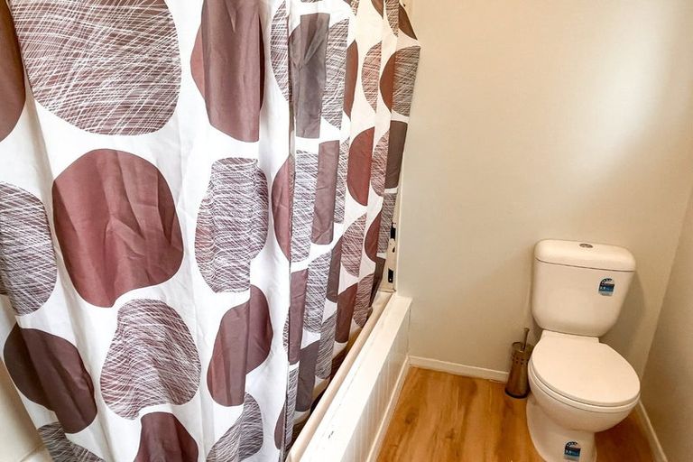 Photo of property in 37 Warren Crescent, Hillmorton, Christchurch, 8025